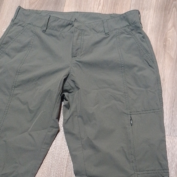 Kirkland Signature Green Cargo Pants Relaxed Fit - Picture 2 of 6